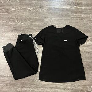 Figs XS top & XS petite joggers